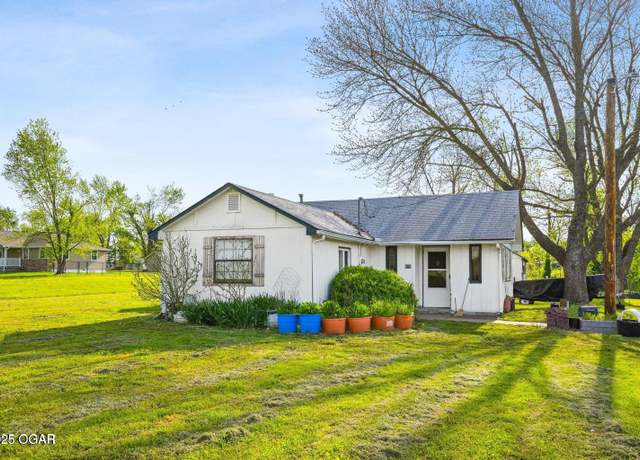 Property at 615 N Van Hoorebeke Rd, Joplin, MO 64801, 2 beds, 1 bath