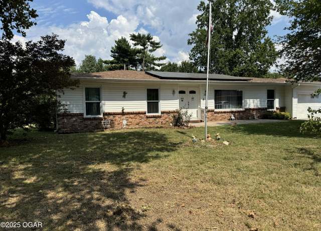 Property at 1019 Hawthorne St, Carthage, MO 64836, 3 beds, 2 baths