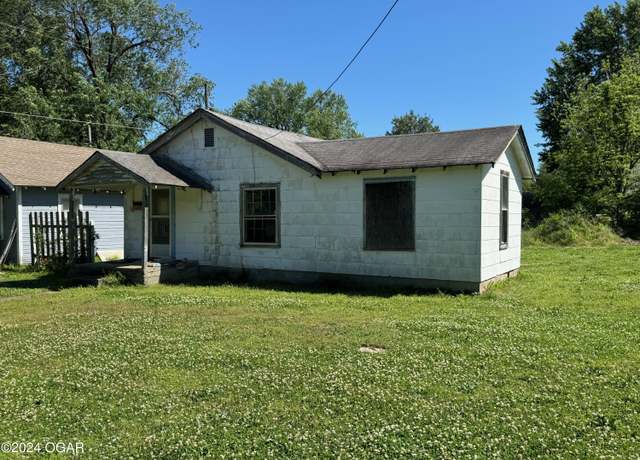 Property at 627 W 6th St, Baxter Springs, KS 66713, 2 beds, 1 bath