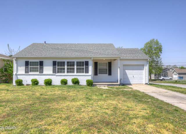 Property at 2804 Grand Ave, Joplin, MO 64804, 3 beds, 1 bath