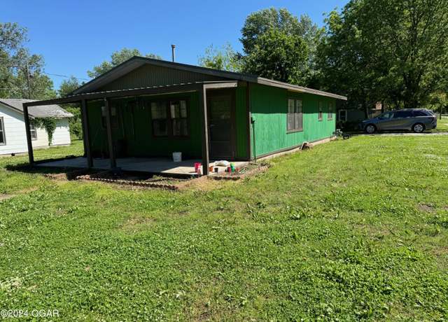 Property at 639 W 6th St, Baxter Springs, KS 66713, 3 beds, 1 bath