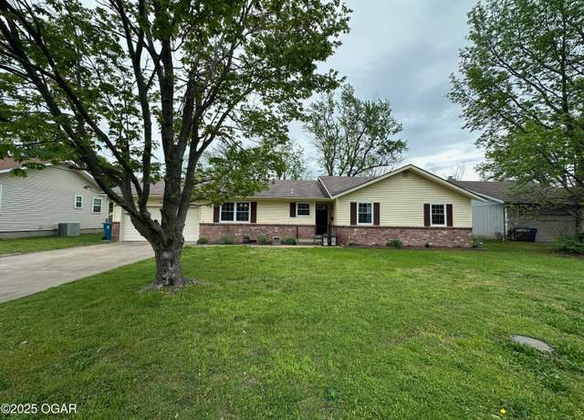 Property at 3013 Massachusetts Ave, Joplin, MO 64804, 3 beds, 2 baths