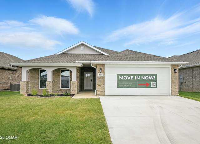 Property at 1619 E White Oak St, Joplin, MO 64801, 3 beds, 2 baths