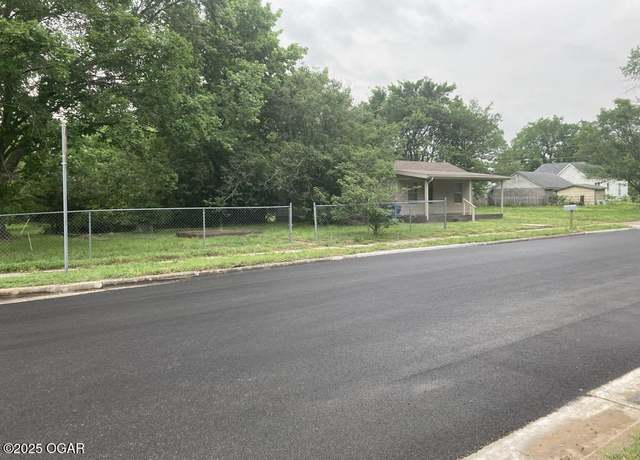 Property at 205 S Mccoy Ave, Joplin, MO 64801, 2 beds, 1 bath