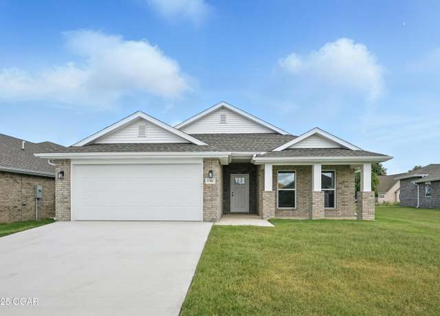 Property at 1707 E White Oak St, Joplin, MO 64801, 3 beds, 2 baths