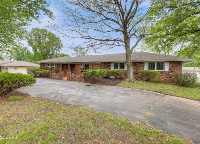 Property at 323 Rose Ln, Webb City, MO 64870, 4 beds, 2.5 baths