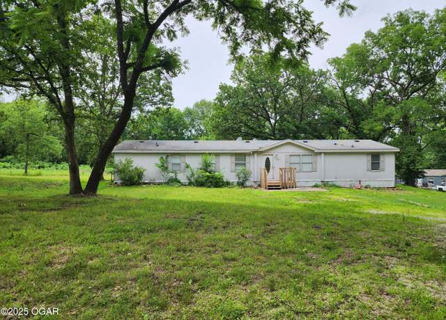 Property at 7825 County Lane186 Ln, Carthage, MO 64836, 5 beds, 2 baths