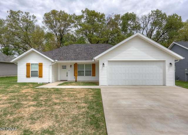 Property at 2057 Lakeview St. St, Carthage, MO 64836, 3 beds, 2 baths