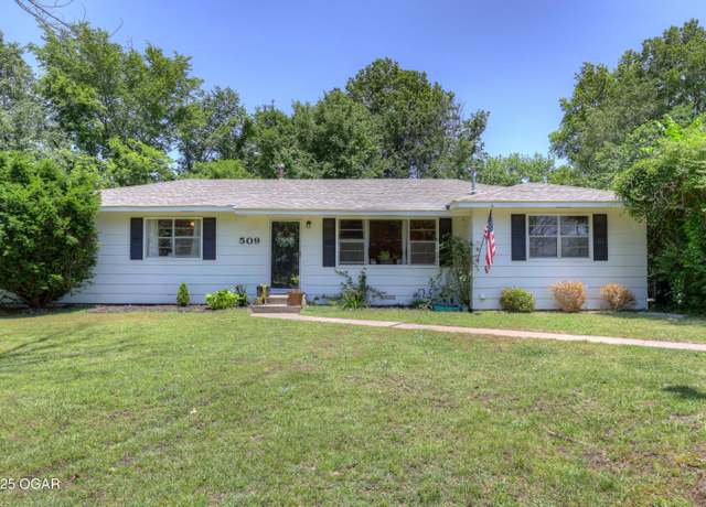 Property at 509 Brentwood Dr, Carl Junction, MO 64834, 3 beds, 2 baths