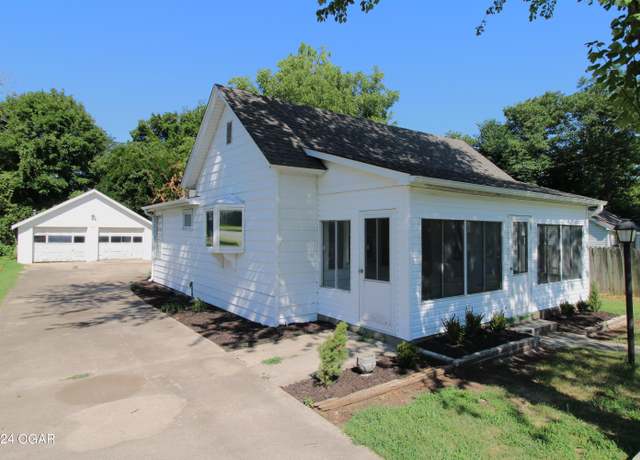 Property at 421 S Orner St, Carthage, MO 64836, 3 beds, 2 baths
