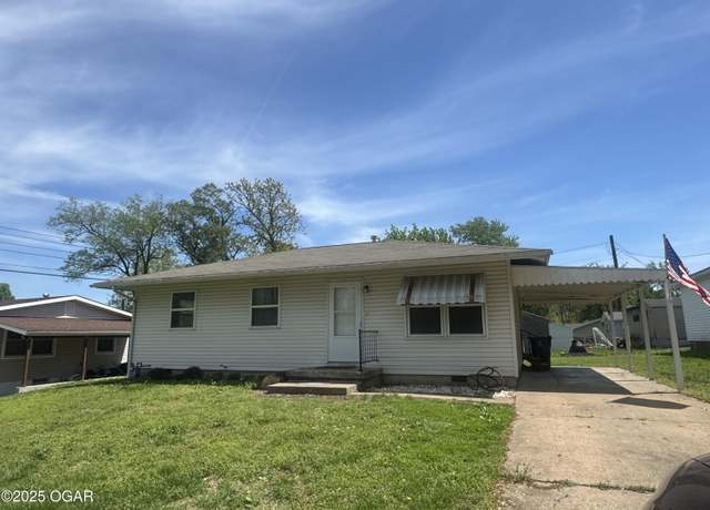 Property at 1240 Harrington Ave, Carthage, MO 64836, 2 beds, 1 bath