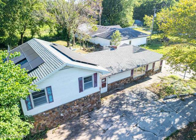 Property at 1895 Industrial Dr, Neosho, MO 64850, 4 beds, 1.5 baths