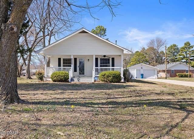 Property at 2404 Mina Ave, Joplin, MO 64804, 3 beds, 1 bath