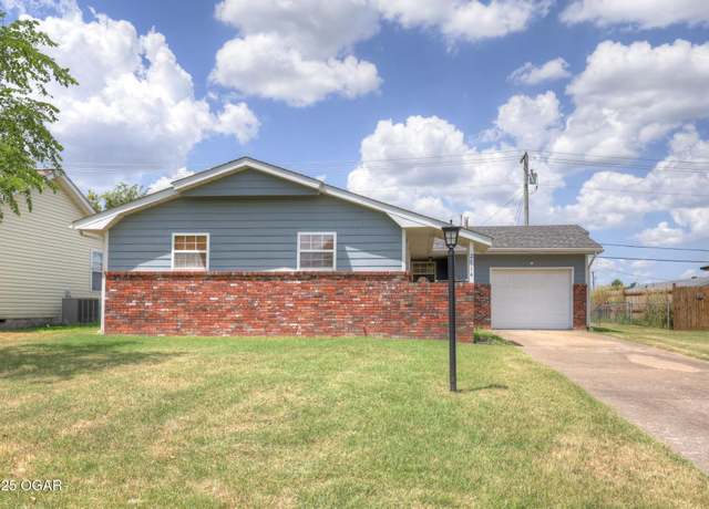 Property at 2714 S Minnesota Ave, Joplin, MO 64804, 3 beds, 2 baths