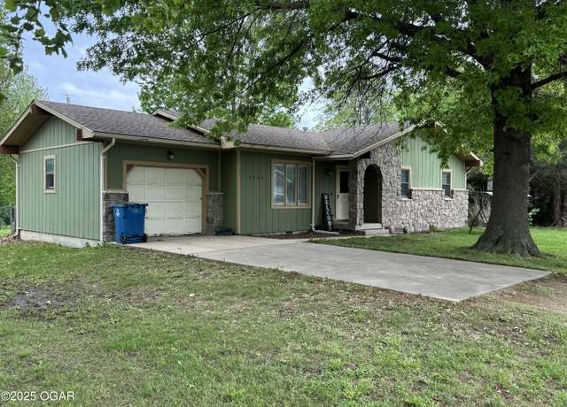 Property at 1926 Wynwood Dr, Carthage, MO 64836, 3 beds, 1 bath