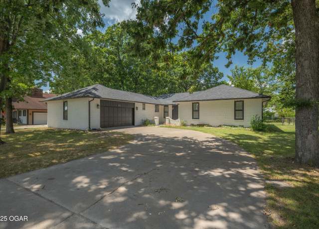 Property at 337 Fairway Dr, Carl Junction, MO 64834, 5 beds, 2.5 baths