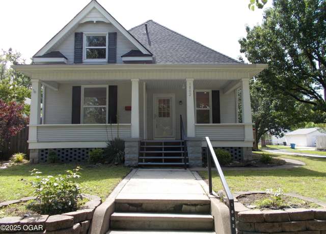 Property at 1802 Murphy Ave, Joplin, MO 64804, 3 beds, 2.5 baths