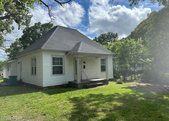 Property at 507 W Hill St, Neosho, MO 64850, 3 beds, 1.5 baths