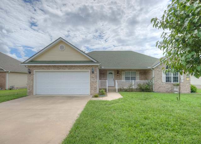 Property at 2202 E 25th St, Joplin, MO 64804, 3 beds, 2 baths