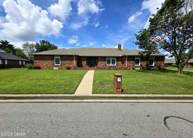 Property at 2921 E Matthews Dr, Joplin, MO 64801, 3 beds, 2.5 baths