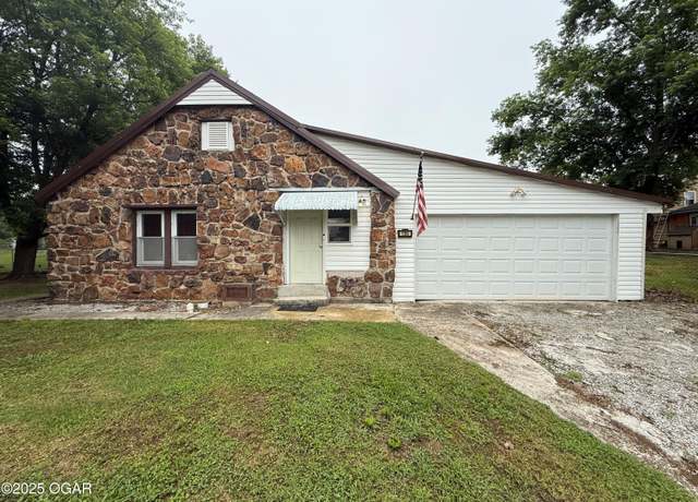 Property at 1310 Regan Ave, Carthage, MO 64836, 3 beds, 2 baths
