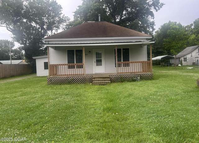Property at 705 W Magnolia St, Cherokee, KS 66724, 3 beds, 2 baths