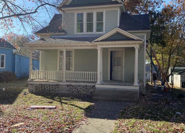 Property at 1317 S Maple St, Carthage, MO 64836, 3 beds, 2 baths