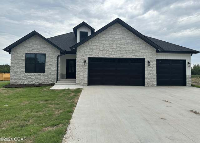 Property at 4308 W Par Ln, Joplin, MO 64804, 5 beds, 3 baths