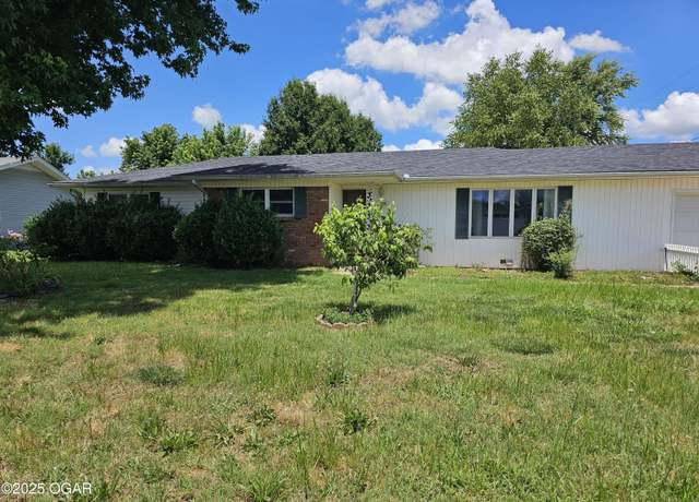 Property at 2525 Rosedale Pl, Joplin, MO 64804, 3 beds, 2 baths