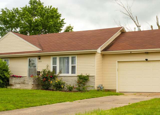 Property at 2202 Mississippi Ave, Joplin, MO 64804, 2 beds, 1 bath