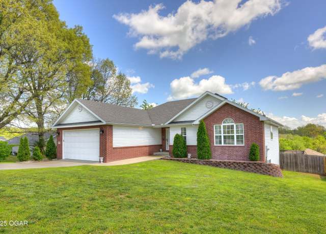 Property at 1702 Rosewood Dr, Neosho, MO 64850, 4 beds, 3 baths