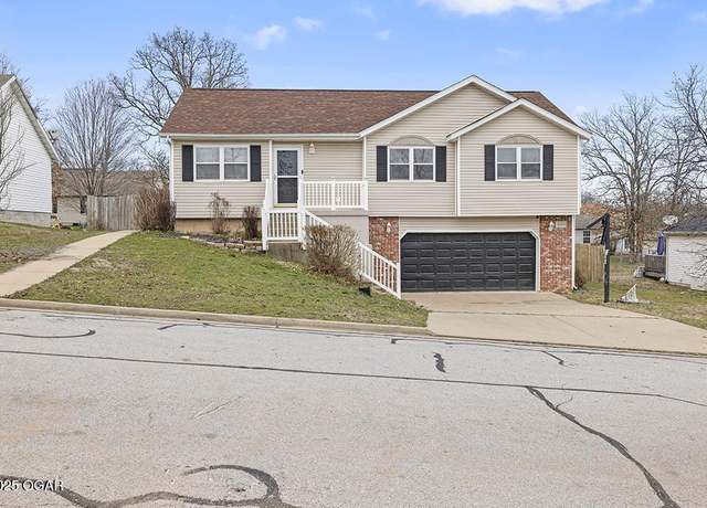 Property at 4323 W 27th Pl, Joplin, MO 64804, 4 beds, 3 baths