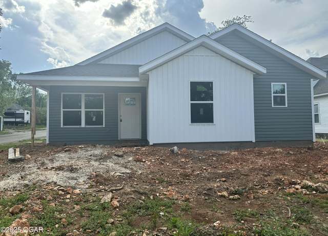 Property at 402 N Jackson Ave, Joplin, MO 64801, 3 beds, 2 baths