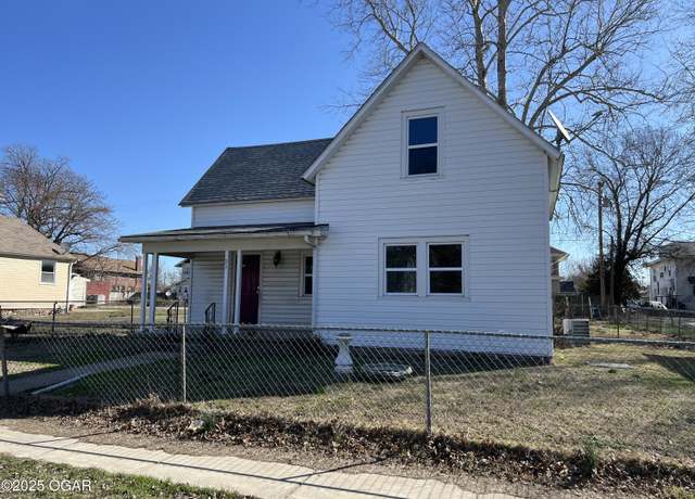 Property at 21 S Oronogo St, Webb City, MO 64870, 3 beds, 1 bath