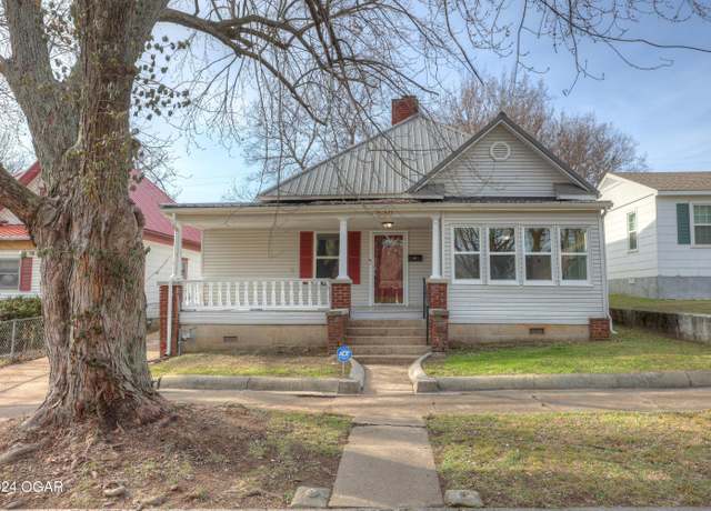 Property at 530 N Joplin Ave, Joplin, MO 64801, 3 beds, 1 bath
