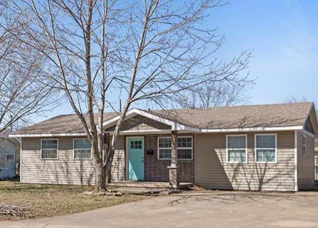 Property at 930 Texas Ave, Joplin, MO 64801, 3 beds, 2 baths