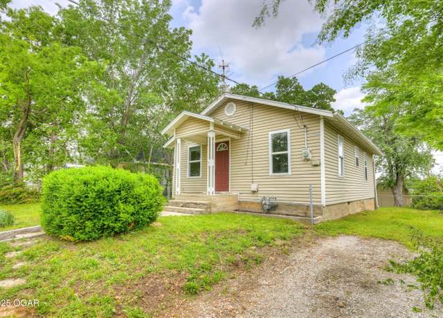 Property at 729 Indiana Ave, Joplin, MO 64801, 2 beds, 1 bath