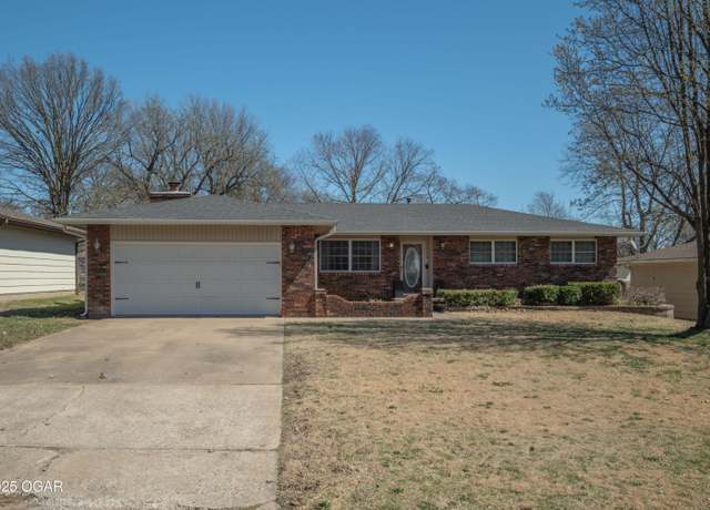Property at 3701 College View Dr, Joplin, MO 64801, 4 beds, 2 baths