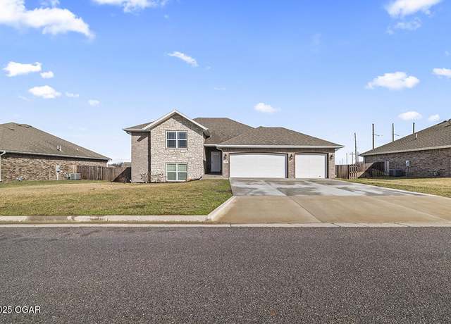 Property at 6092 S Iris Ln, Battlefield, MO 65619, 4 beds, 3.5 baths