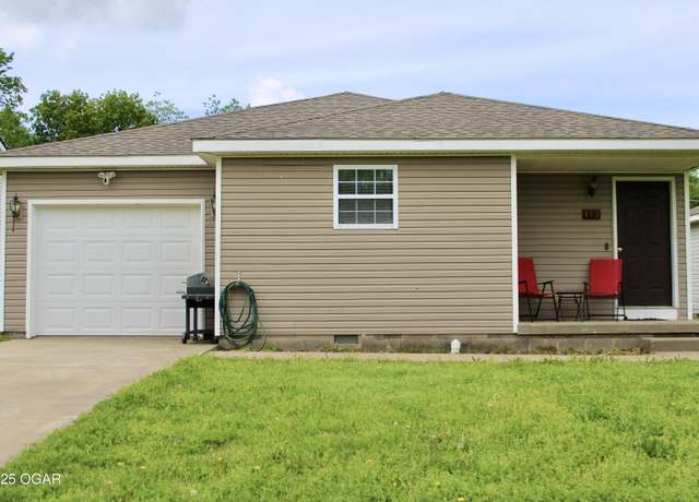 Property at 112 S Winfield Ave, Joplin, MO 64801, 3 beds, 2 baths