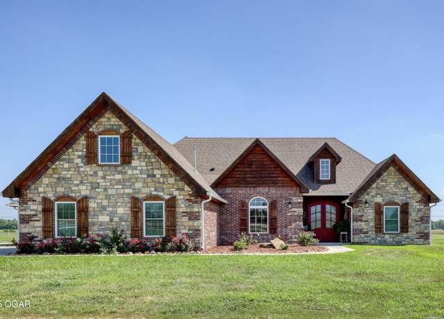 Property at 1720 E Fir Rd, Carthage, MO 64836, 3 beds, 2 baths