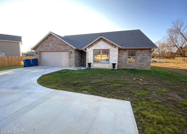 Property at 2520 S Schifferdecker Ave, Joplin, MO 64804, 4 beds, 3.5 baths