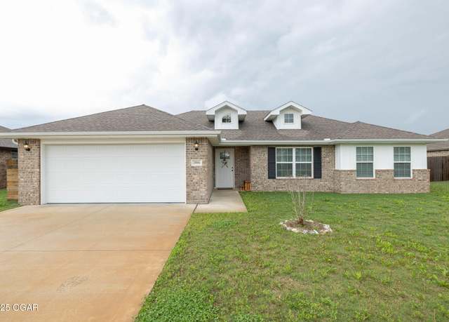 Property at 2006 Eagle Dr, Neosho, MO 64850, 3 beds, 2 baths