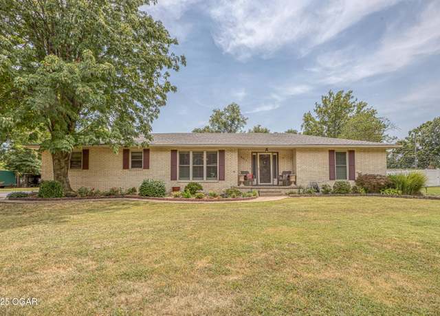 Property at 6512 Park Circle Cir, Joplin, MO 64801, 3 beds, 2 baths