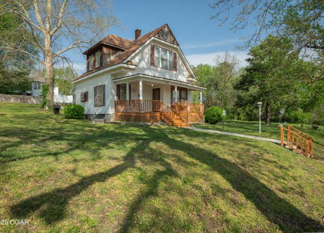 Property at 706 N Wall Ave, Joplin, MO 64801, 3 beds, 2 baths