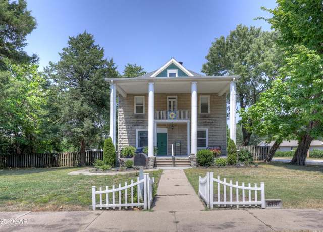 Property at 618 E Main St, Carterville, MO 64835, 3 beds, 1 bath