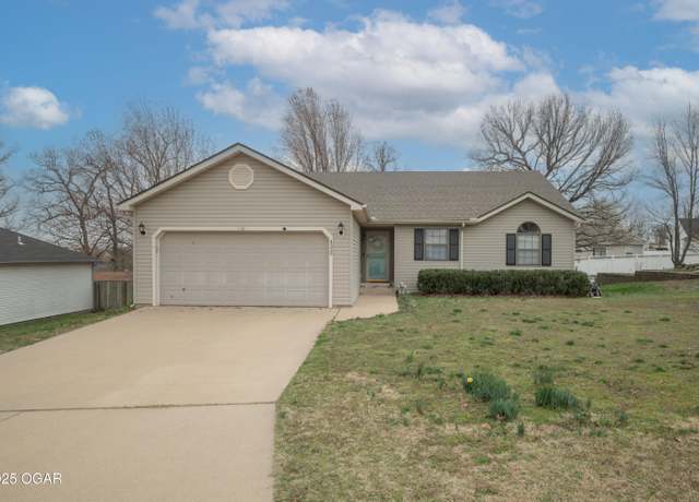 Property at 4330 W 27th St, Joplin, MO 64804, 3 beds, 2 baths