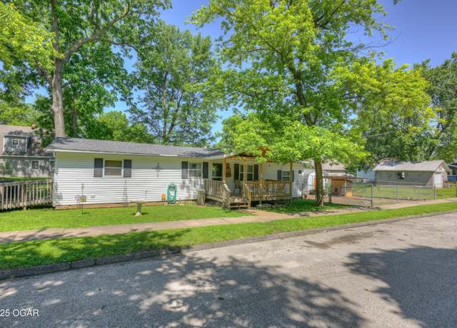 Property at 502 N Oak St, Webb City, MO 64870, 3 beds, 1 bath