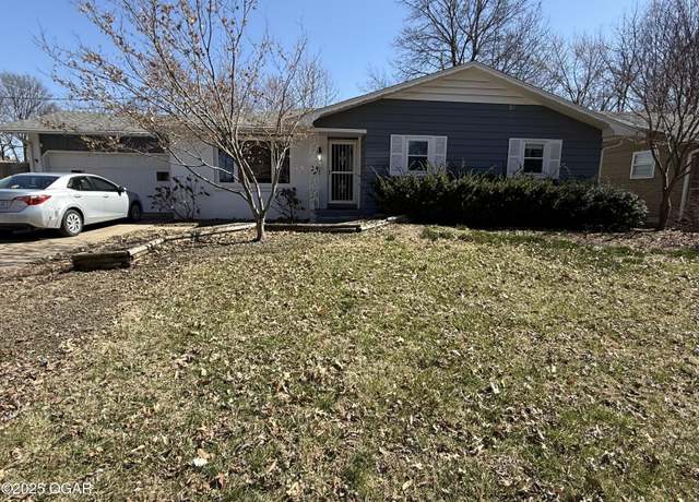 Property at 1208 S Cedarbrook Ave, Springfield, MO 65804, 3 beds, 1.5 baths