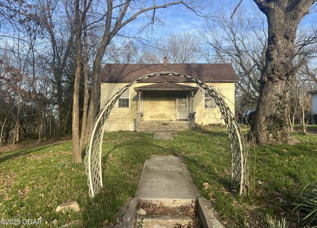 Property at 116 3rd St, Sarcoxie, MO 64862, 3 beds, 1 bath